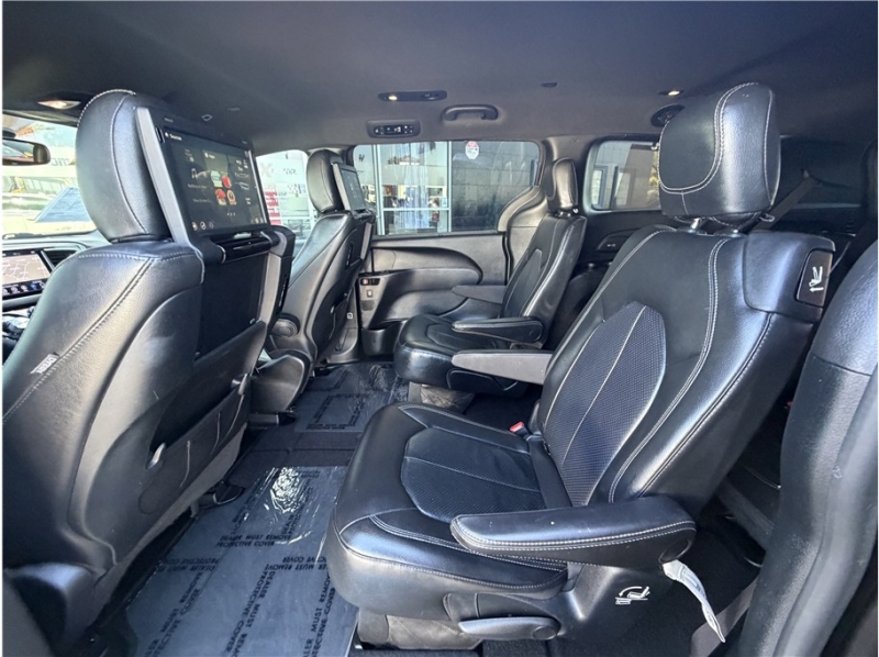 2019 Chrysler Pacifica Touring L Plus Minivan 4D
