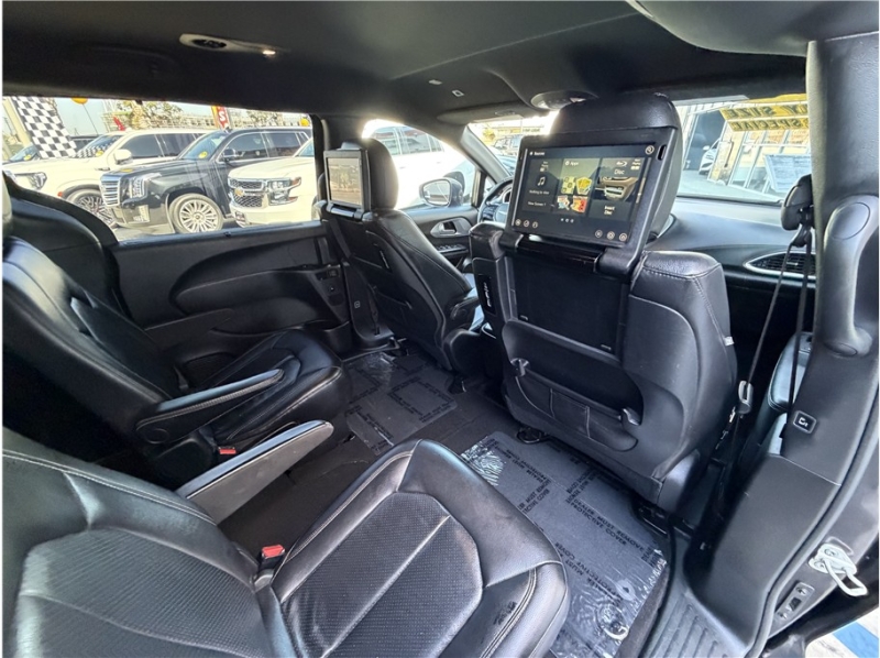 2019 Chrysler Pacifica Touring L Plus Minivan 4D