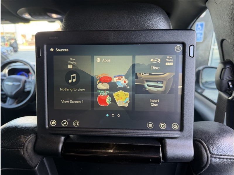 2019 Chrysler Pacifica Touring L Plus Minivan 4D