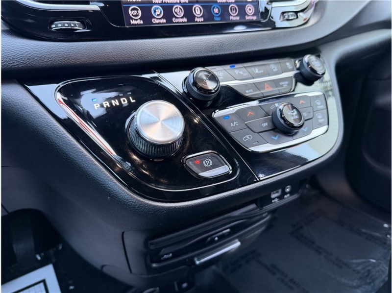 2019 Chrysler Pacifica Touring L Plus Minivan 4D