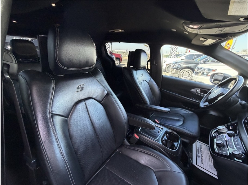 2019 Chrysler Pacifica Touring L Plus Minivan 4D
