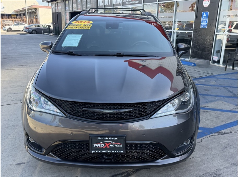 2019 Chrysler Pacifica Touring L Plus Minivan 4D