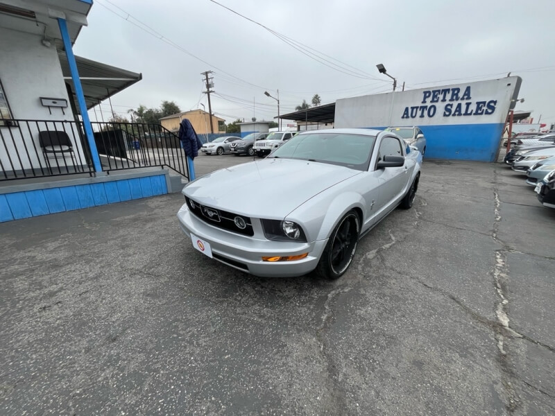 2006 Ford Mustang Standard's photo