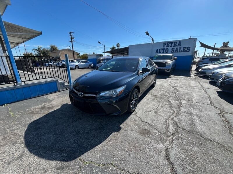 2017 Toyota Camry XSE's photo