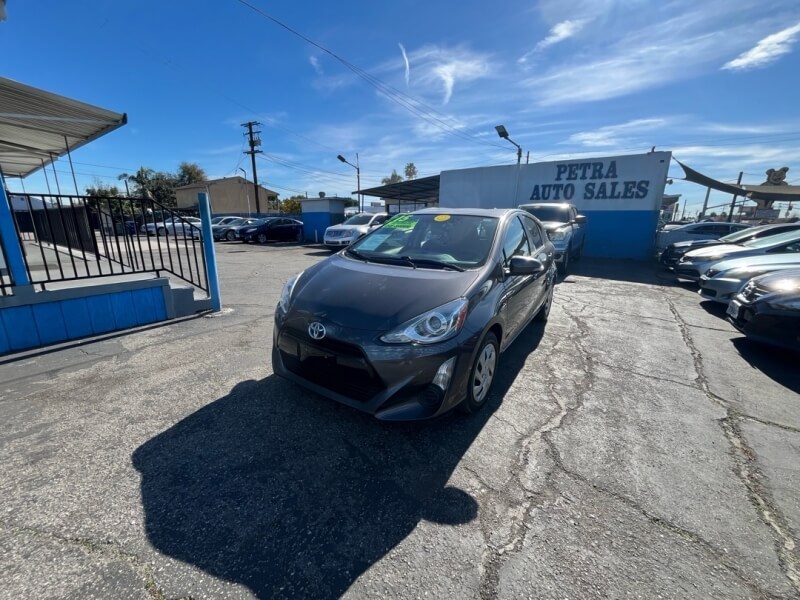 2015 Toyota Prius Base's photo