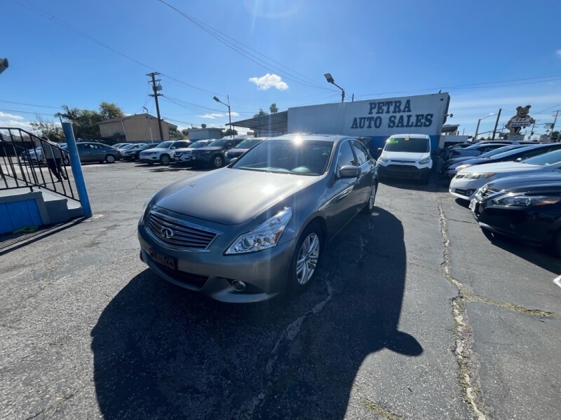 2015 INFINITI Q40 Base